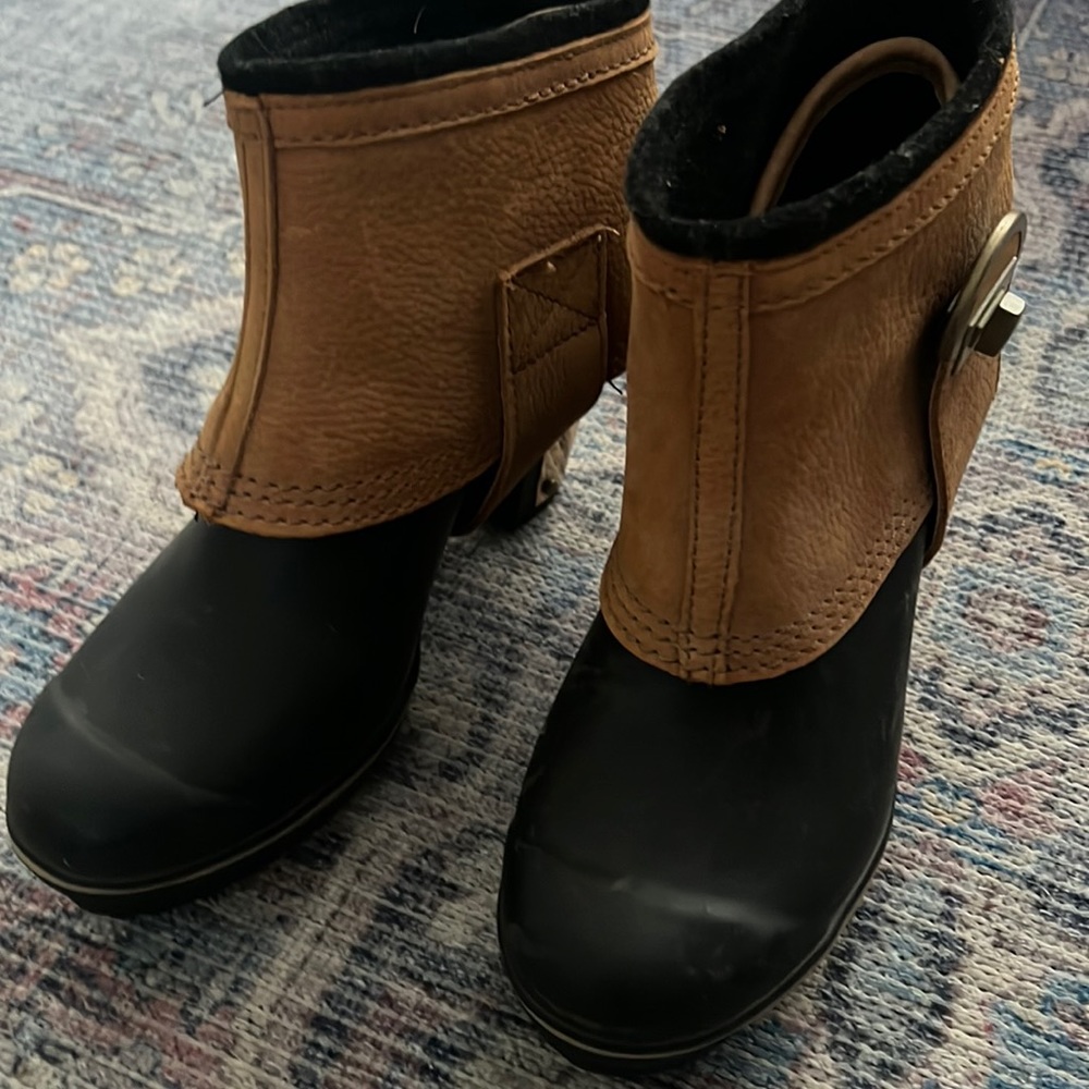 Rare Sorel Waterproof Rubber and Leather Bootie